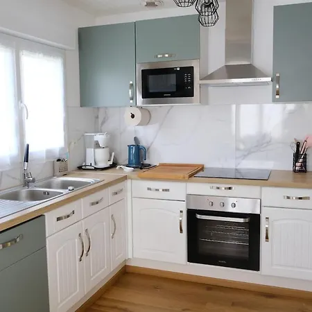 Evasion Marine, Cozy