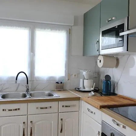 Evasion Marine, Cozy